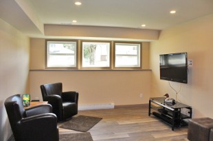 1526 15 Family room downstairs.jpg