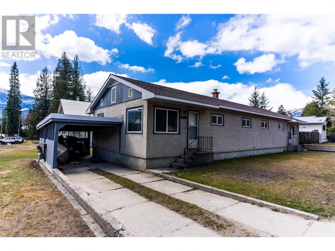 905 Victoria Road Property Details RE/MAX Revelstoke Realty