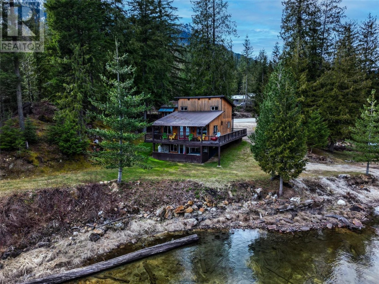 8323 Trans Canada Highway Property Details RE/MAX Revelstoke Realty