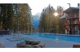 outdoor pool & hot tub.jpg