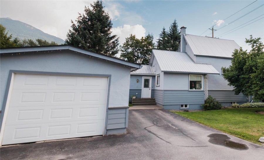 R 5618Property Details RE/MAX Revelstoke